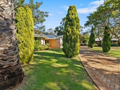 14 Cleopatra Drive, Coodanup WA 6210