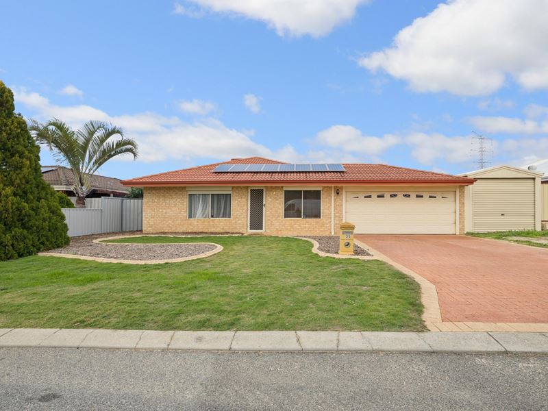35 Brookside Gardens, Caversham