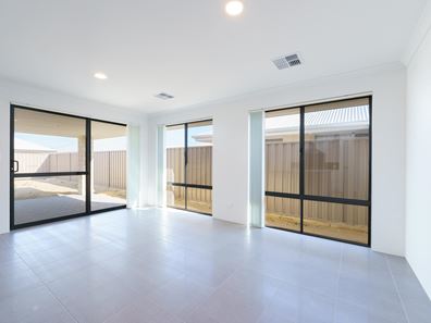 17 Marriott Street, Yanchep WA 6035