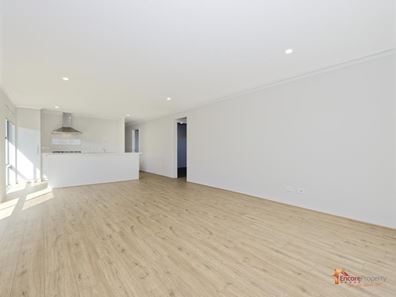 18 Narracan Avenue, Lakelands WA 6180