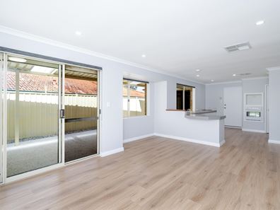 22 Golf Links Drive, Carramar WA 6031