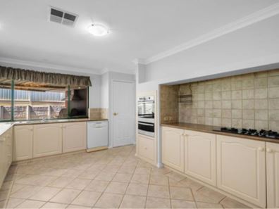 63 Stonehaven Parade, Kinross WA 6028