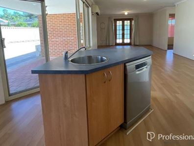 24 Yarrow Drive, Bennett Springs WA 6063