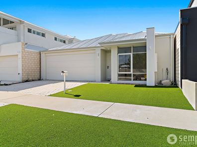 21 Santorini Boulevard, Coogee WA 6166