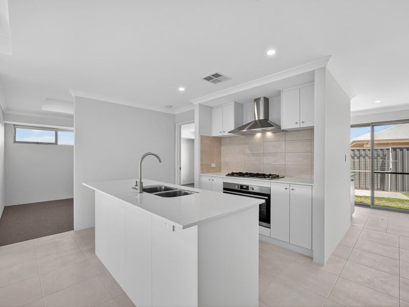 172 Alverstone Boulevard, Lakelands WA 6180