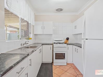 8B Jindarra Close, Cooloongup WA 6168