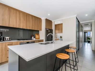 11 Karapiro Street, Champion Lakes WA 6111