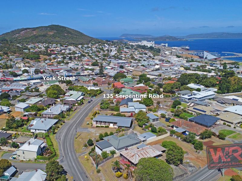 135 Serpentine Road, Albany