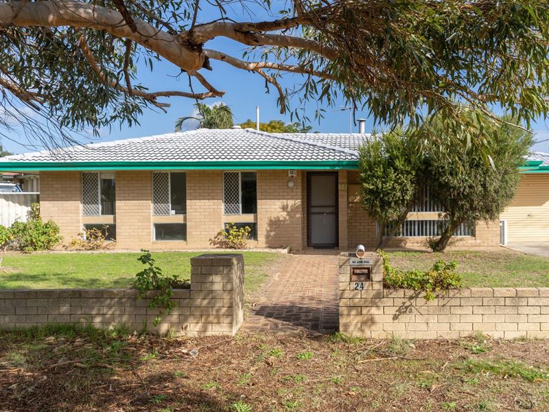 24 NANOVICH AVENUE, Girrawheen WA 6064