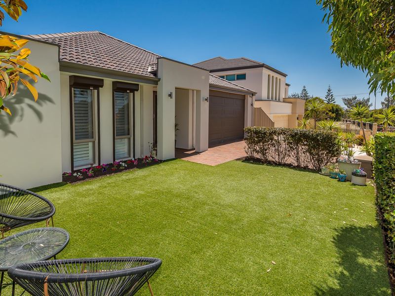9 Huxleys Trail, Burns Beach WA 6028