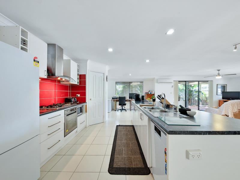 8 Southmead Green, Erskine