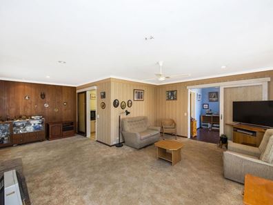 14 Ellerby Street, Glendalough WA 6016