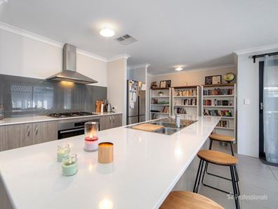 6 Wraysbury Road, Aveley WA 6069