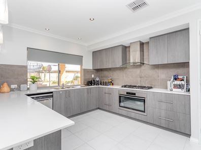 3 Hummingbird Way, Singleton WA 6175