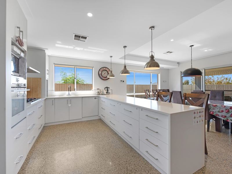 10 Doreen Pass, Wandina