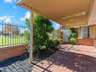 4/8 Heron Place, Maddington WA 6109