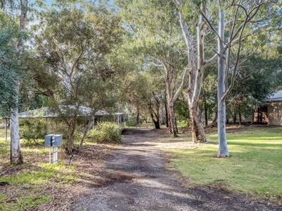 15 Stefanelli Close, Wandi WA 6167