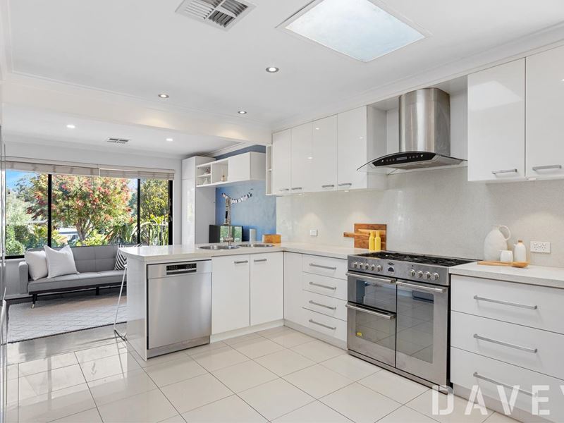 11 Wanbrow Way, Duncraig