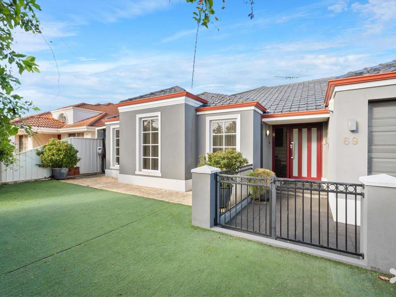 69 Peterborough Circle, North Lake