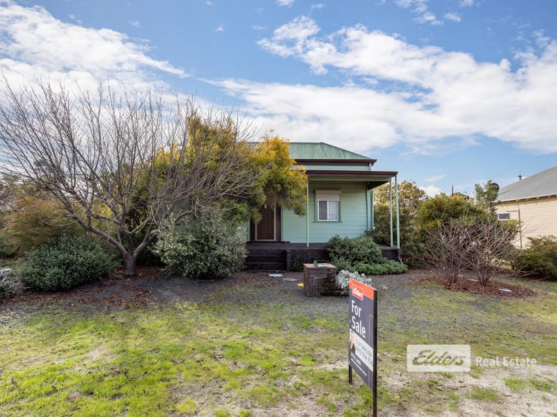 32 Bunbury Street, Collie
