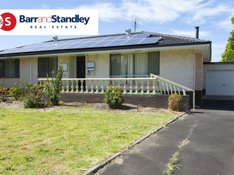 16 Merriedale Crescent, Harvey