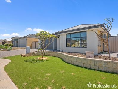 42 Fennell Crescent, Wattle Grove WA 6107