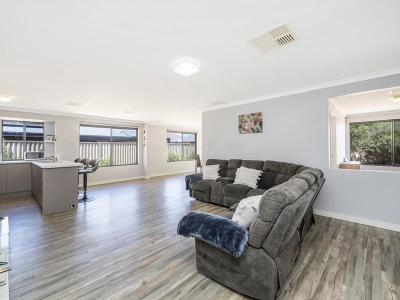 4 Torquay Way, Secret Harbour