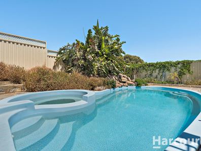 6 Berrigan Row, Halls Head WA 6210