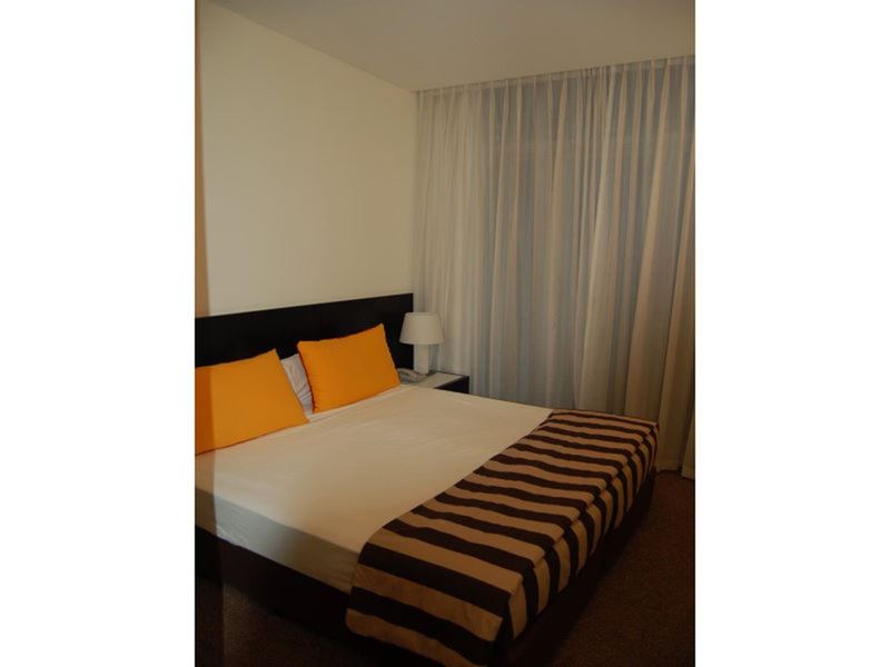 8/33 Mounts Bay Road, Perth