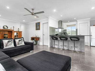 11 Wadham Link, Piara Waters WA 6112