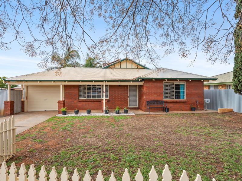 4 Holroyd Way, Boulder