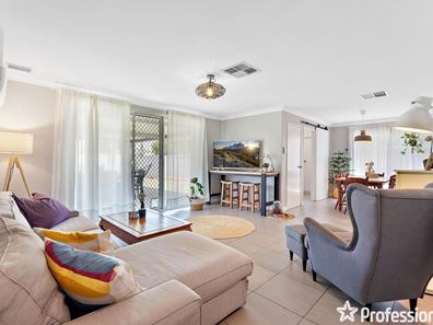 8 Tomlinson Place, Armadale WA 6112