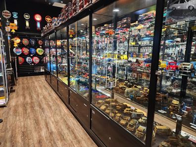 Retail - Memorabilia Mega-Store: Rare Opportunity to Own a Unique Booming Business