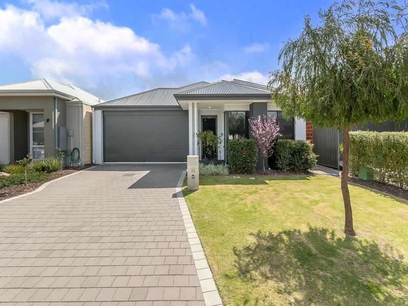 35 Woodville Road, Haynes WA 6112