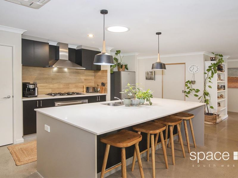 10 Currawong Street, Cowaramup