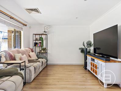 17 Jenniphur Court, Atwell WA 6164