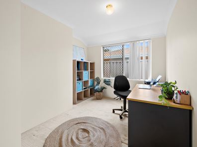 10 Minigwal, Waikiki WA 6169