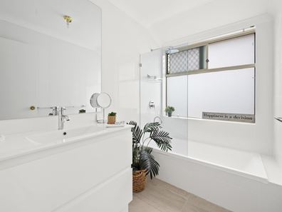 10 Minigwal, Waikiki WA 6169