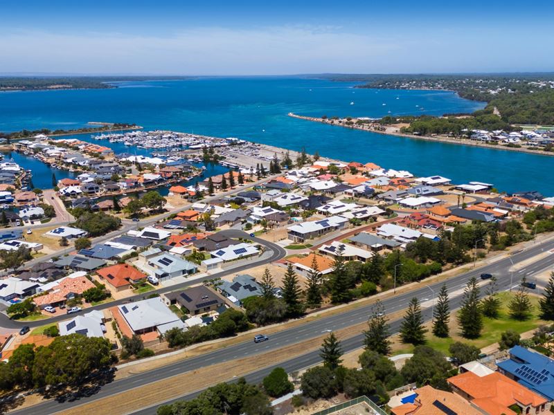 9 Greenshank Mews, Wannanup WA 6210