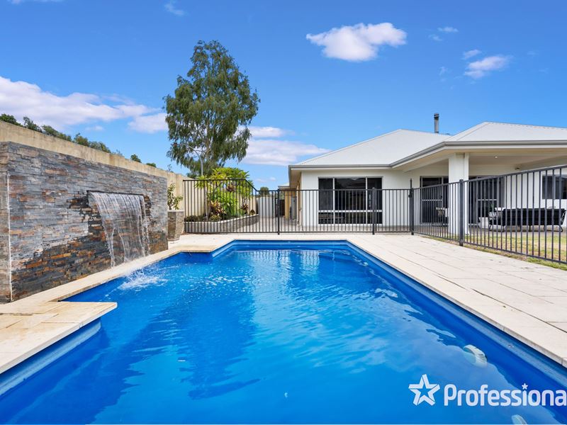 2 Althrop Way, The Vines