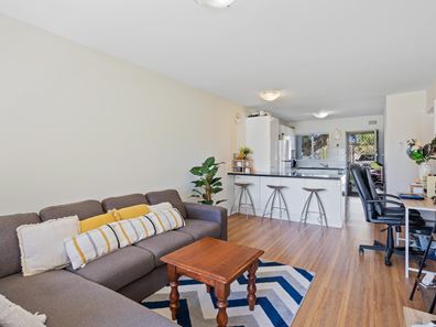 6/4 Minchinson Street, Shoalwater WA 6169