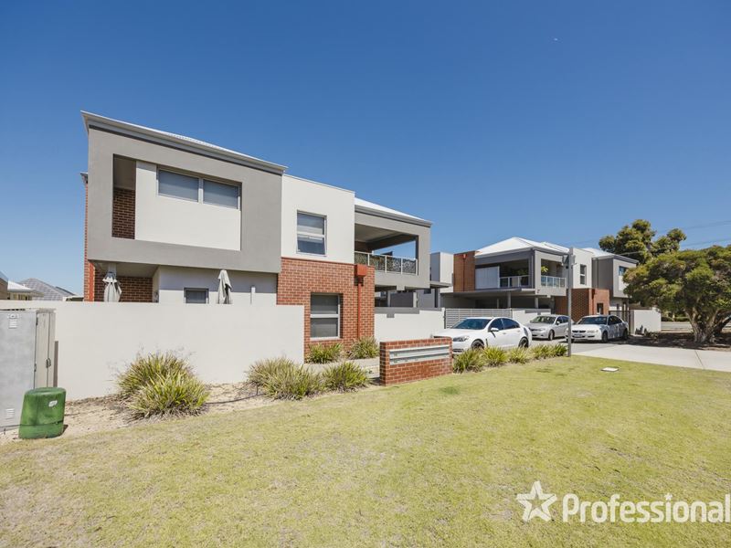 2/3 Dover Court, Marangaroo WA 6064