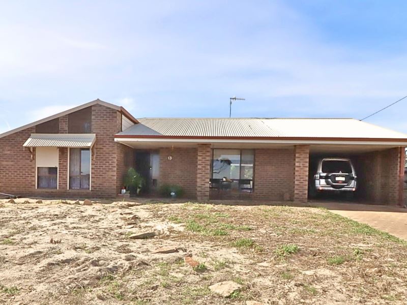 13 Banksia Crescent, Wongan Hills WA 6603