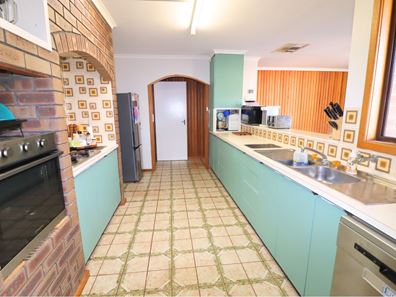 13 Banksia Crescent, Wongan Hills WA 6603