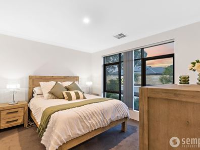 4 Trinity Way, Wellard WA 6170