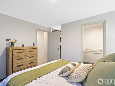 4 Trinity Way, Wellard WA 6170
