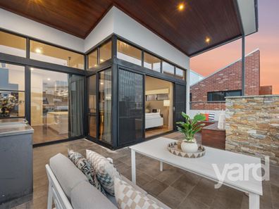 4 Enderby Close, North Coogee WA 6163