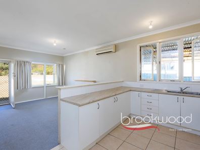 5 Wagoora Way, Koongamia WA 6056