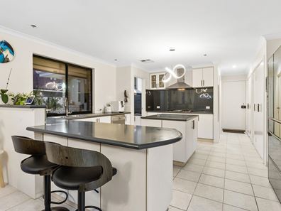 6 Barwon Turn, Hammond Park WA 6164