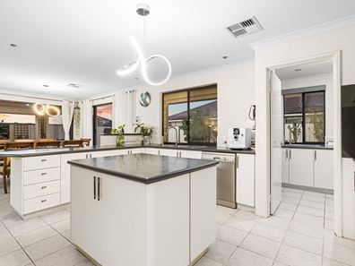 6 Barwon Turn, Hammond Park WA 6164